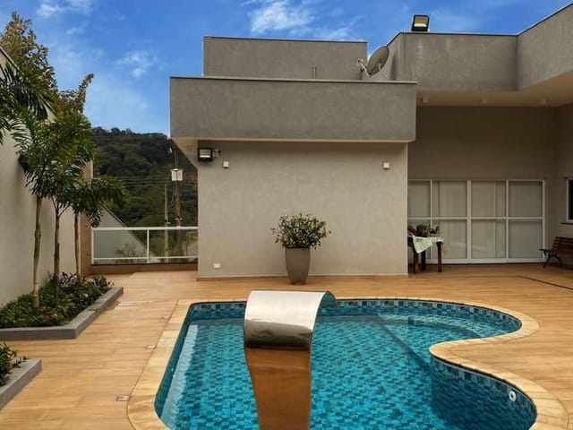 Oportunidade Linda casa em condomínio fechado com 1.511m²