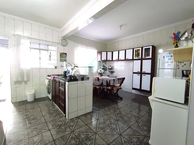 Sobrado com 125m² 3 quartos e 2 banheiros, à venda, no bairro Parque Senhor do Bonfim em Taubaté