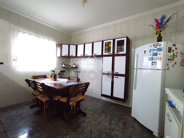 Sobrado com 125m² 3 quartos e 2 banheiros, à venda, no bairro Parque Senhor do Bonfim em Taubaté