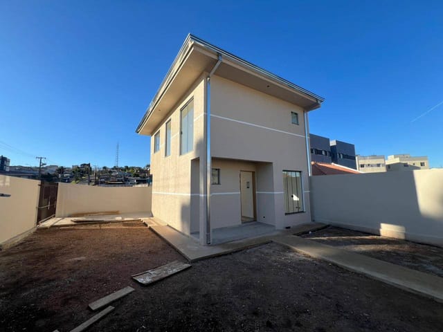 Foto do Sobrado - SOBRADO DE ESQUINA COM 03 DORMITÓRIOS NO GUARANI EM COLOMBO POR R$ 450.000,00 | Azos imóveis