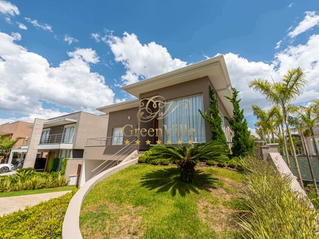 Casa com 513m² 5 quartos e 6 banheiros, à venda, no bairro São João em Curitiba