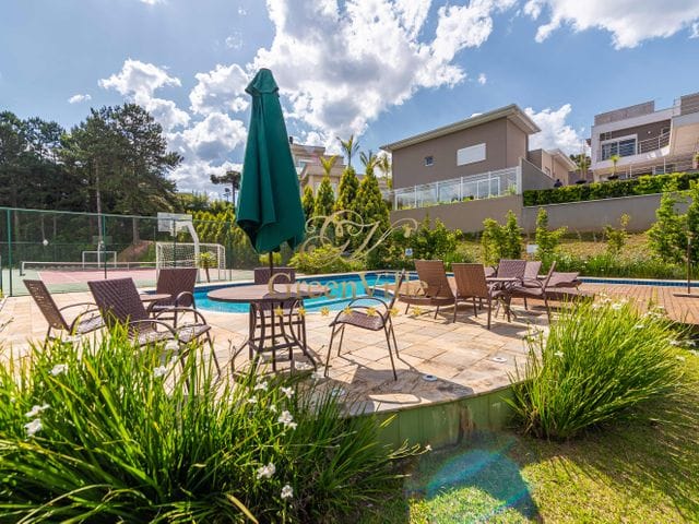 Casa com 513m² 5 quartos e 6 banheiros, à venda, no bairro São João em Curitiba