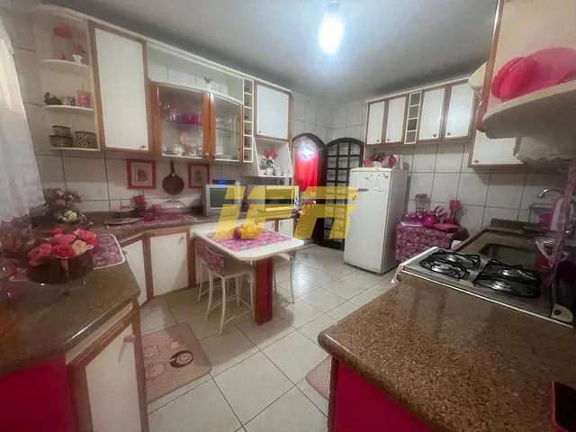 Sobrado 5 quartos e 4 banheiros, à venda, no bairro Parque São Luís em Taubaté
