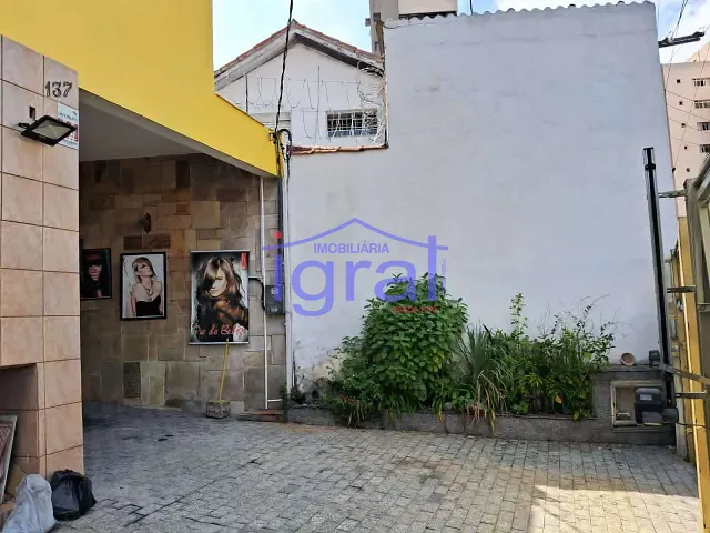 Sobrado com 150m² 5 quartos e 2 banheiros, à venda ou para alugar, no bairro Jabaquara em São Paulo