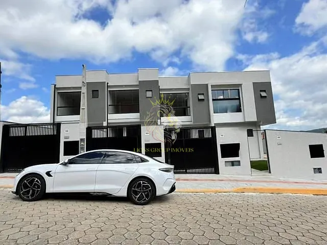 Sobrado 2 quartos e 3 banheiros, à venda, no bairro Santa Regina em Camboriú