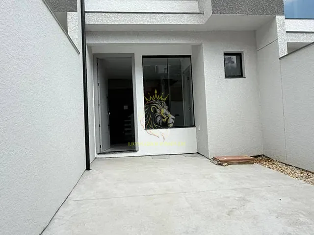 Sobrado 2 quartos e 3 banheiros, à venda, no bairro Santa Regina em Camboriú