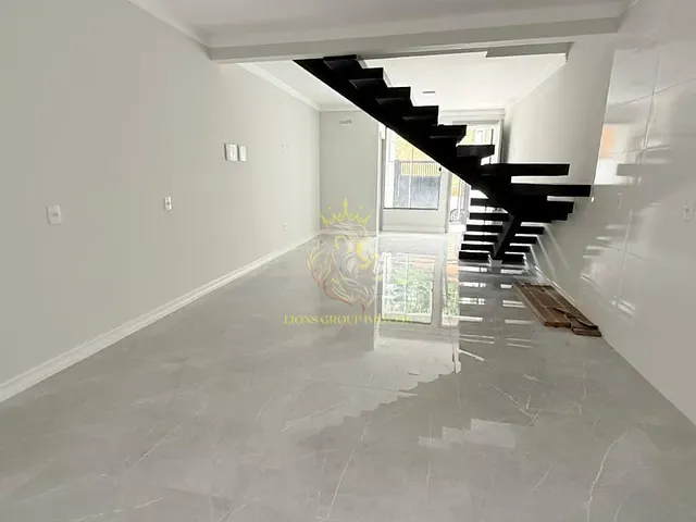 Sobrado 2 quartos e 3 banheiros, à venda, no bairro Santa Regina em Camboriú