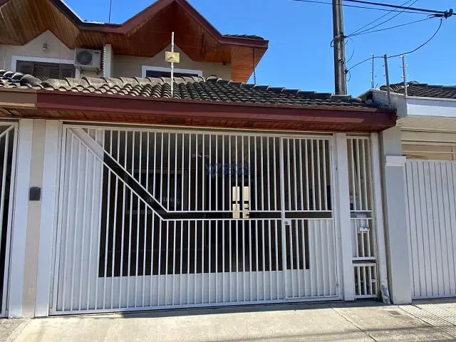 Sobrado com 125m² 4 quartos e 2 banheiros, à venda, no bairro Jardim das Indústrias em São José dos Campos