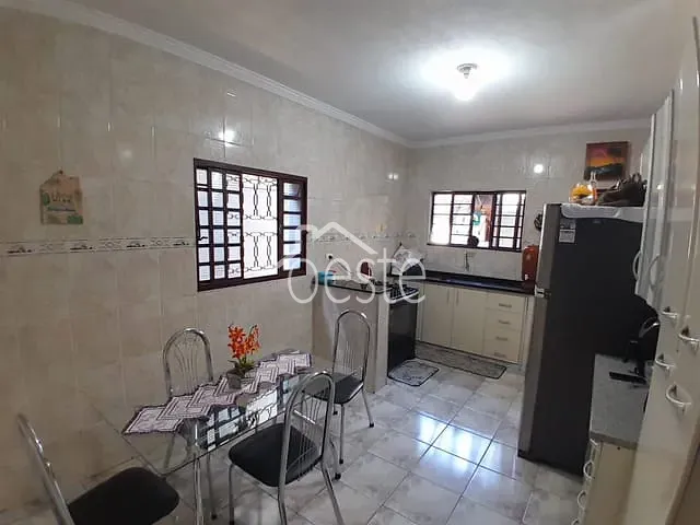 Sobrado com 125m² 3 quartos e 2 banheiros, à venda, no bairro Conjunto Habitacional Francisco de Cillo (INOCOOP) em Santa Bárbara D'Oeste