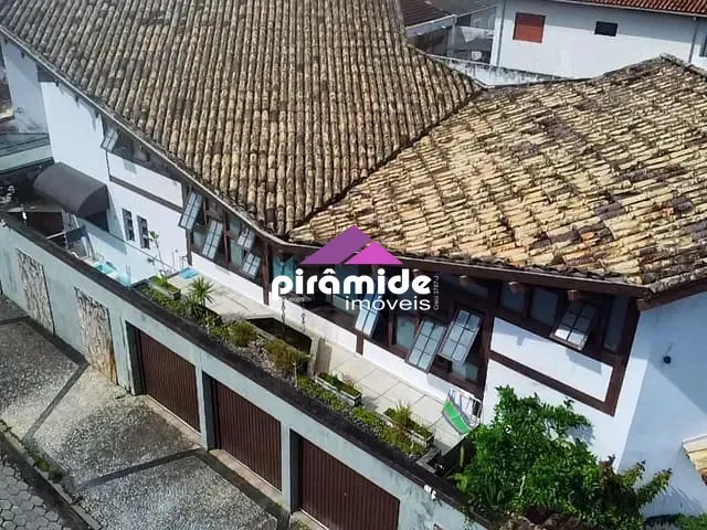 Sobrado com 330m² 3 quartos e 4 banheiros, à venda, no bairro Jardim Primavera em Caraguatatuba