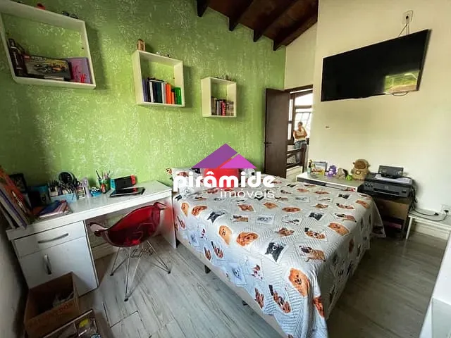 Sobrado com 330m² 3 quartos e 4 banheiros, à venda, no bairro Jardim Primavera em Caraguatatuba