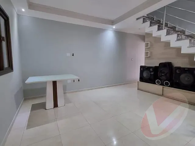 Sobrado com 154m² 3 quartos e 5 banheiros, à venda, no bairro Melvi em Praia Grande