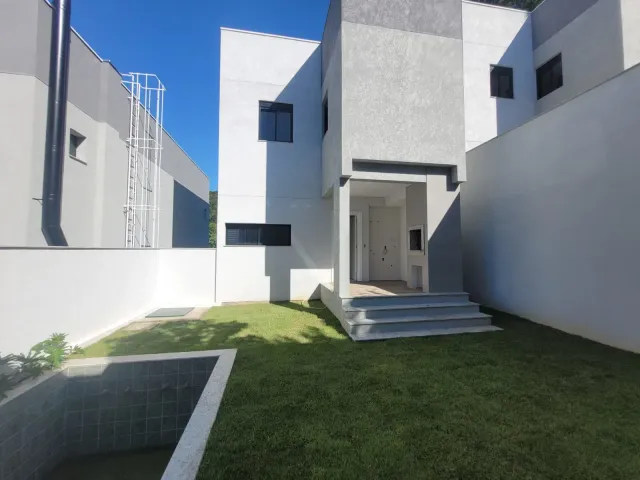 Sobrado com 199m² 4 quartos e 5 banheiros, à venda, no bairro Ariribá em Balneário Camboriú