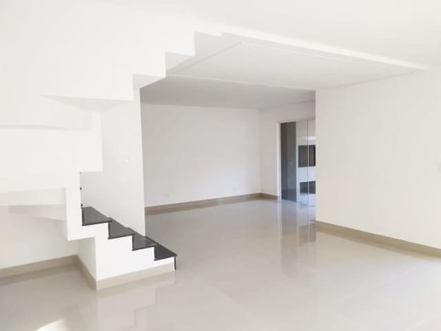 Casa com 153m², à venda, no bairro Campo Comprido em Curitiba