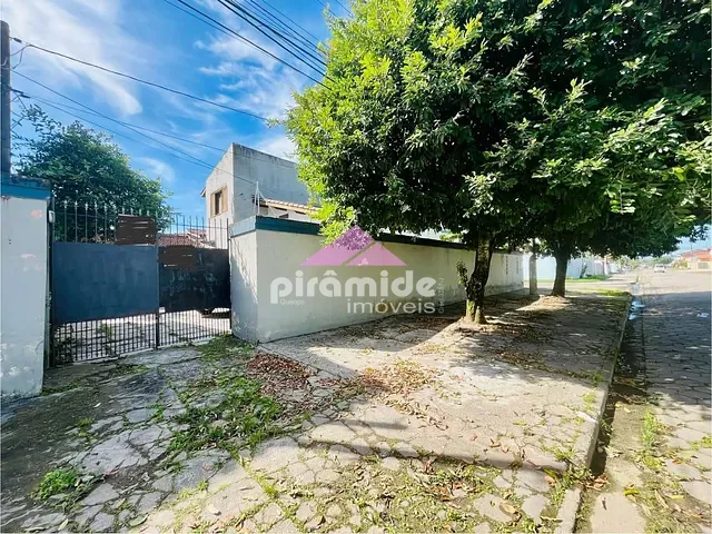 Sobrado com 202m² 4 quartos e 4 banheiros, à venda, no bairro Indaiá em Caraguatatuba