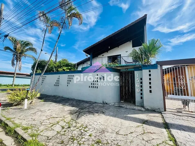 Sobrado com 202m² 4 quartos e 4 banheiros, à venda, no bairro Indaiá em Caraguatatuba