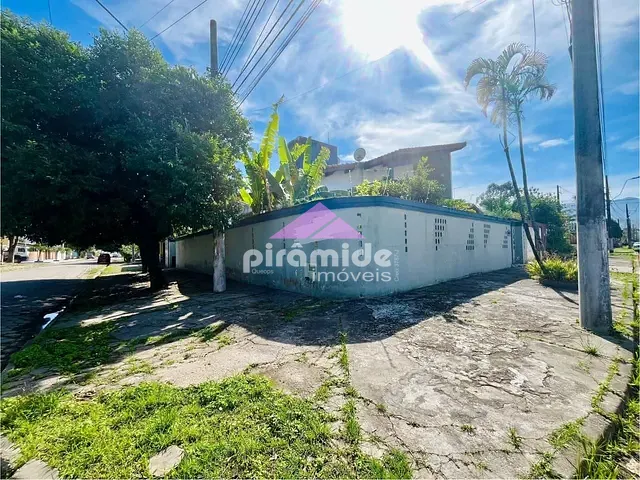 Sobrado com 202m² 4 quartos e 4 banheiros, à venda, no bairro Indaiá em Caraguatatuba