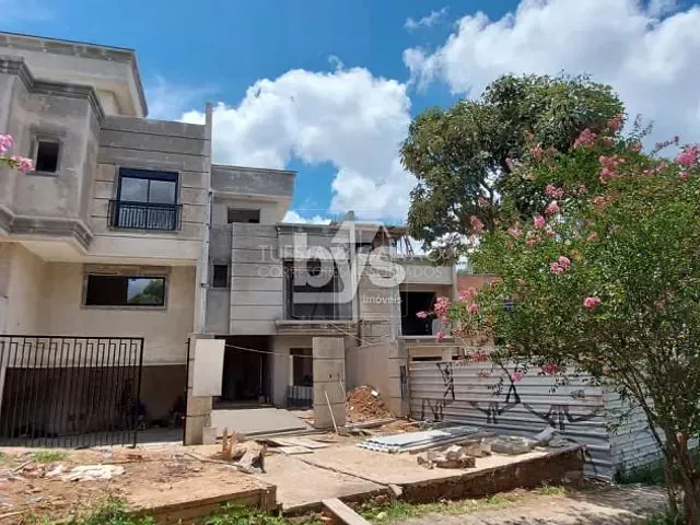 Sobrado com 174m² 3 quartos e 4 banheiros, à venda, no bairro Bom Retiro em Curitiba