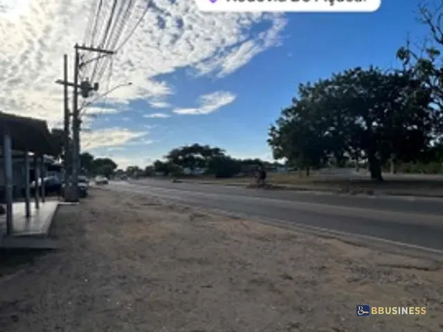 Sobrado com 500m² 4 quartos e 2 banheiros, à venda, no bairro Goytacazes em Campos dos Goytacazes