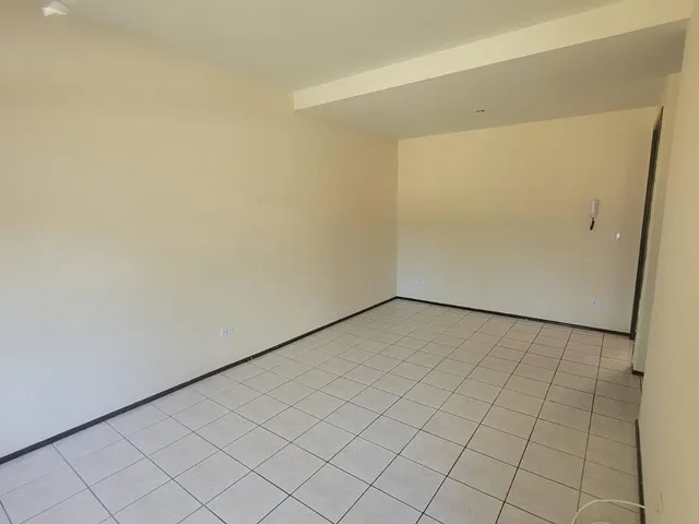 Sobrado 3 quartos e 3 banheiros, para alugar, no bairro São Pedro em São José dos Pinhais