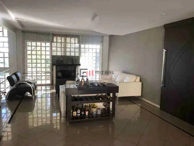 Sobrado com 378m² 4 quartos e 3 banheiros, à venda, no bairro Bela Suiça em Londrina