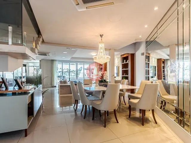 Sobrado com 460m² 3 quartos e 4 banheiros, à venda, no bairro Chácara das Pedras em Porto Alegre