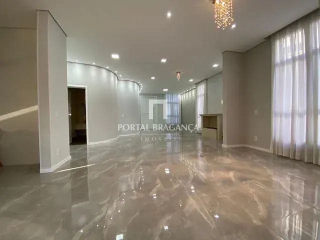 Sobrado com 511m² 3 quartos e 5 banheiros, à venda, no bairro Condomínio Residencial e Comercial Fazenda Santa Petronilla em Bragança Paulista