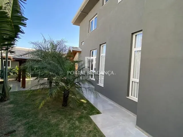 Sobrado com 511m² 3 quartos e 5 banheiros, à venda, no bairro Condomínio Residencial e Comercial Fazenda Santa Petronilla em Bragança Paulista