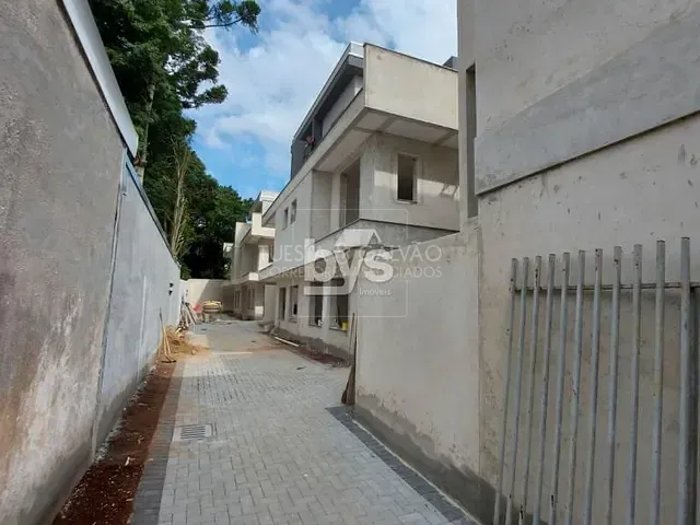 Sobrado com 143m² 3 quartos e 3 banheiros, à venda, no bairro Boqueirão em Curitiba