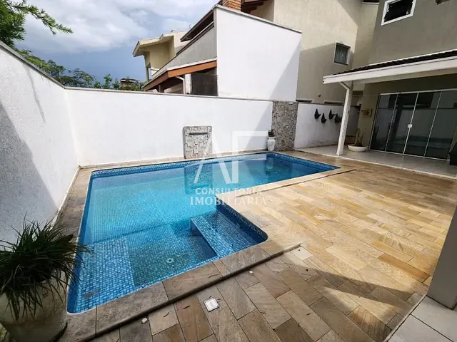 Sobrado com 300m² 3 quartos e 4 banheiros, à venda, no bairro Caminho Novo em Tremembé