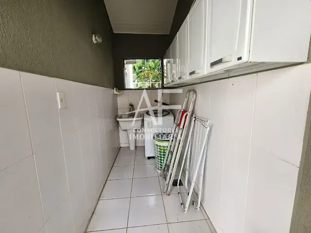 Sobrado com 300m² 3 quartos e 4 banheiros, à venda, no bairro Caminho Novo em Tremembé