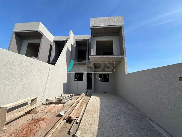 Sobrado 3 quartos e 2 banheiros, à venda, no bairro Guaraituba em Colombo