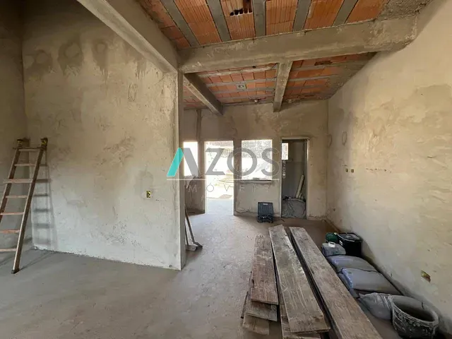 Sobrado 3 quartos e 2 banheiros, à venda, no bairro Guaraituba em Colombo