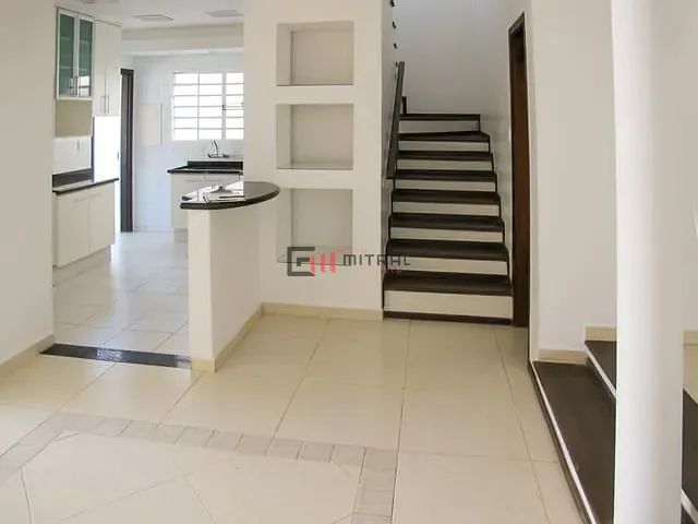 Sobrado com 300m² 3 quartos e 3 banheiros, à venda, no bairro Condomínio Vale do Arvoredo em Londrina