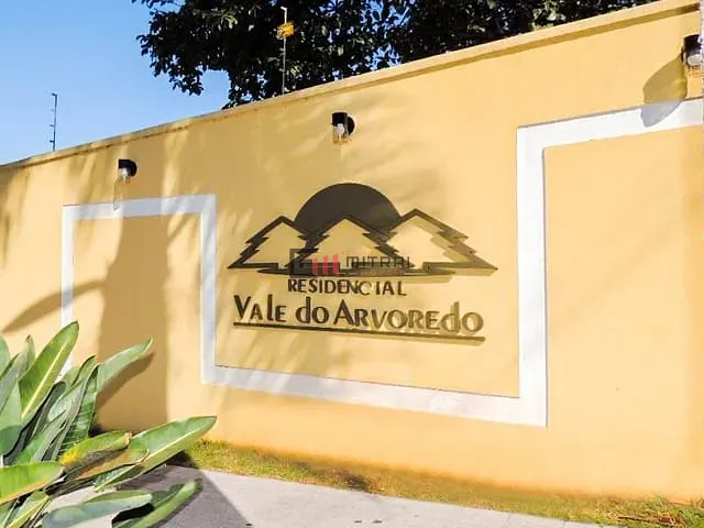Sobrado com 300m² 3 quartos e 3 banheiros, à venda, no bairro Condomínio Vale do Arvoredo em Londrina