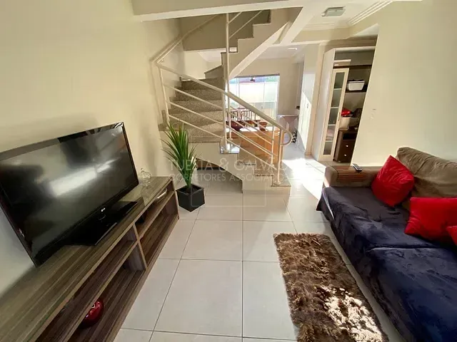 Sobrado com 144m² 4 quartos e 4 banheiros, à venda, no bairro Guabirotuba em Curitiba