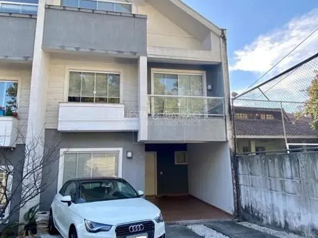 Sobrado com 144m² 4 quartos e 4 banheiros, à venda, no bairro Guabirotuba em Curitiba