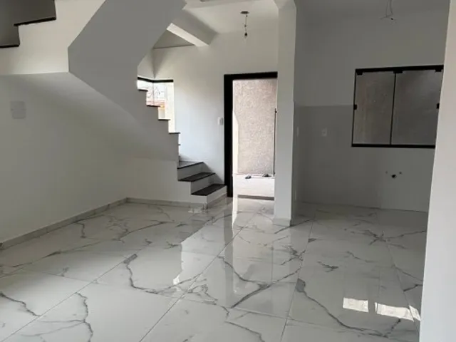 Sobrado 3 quartos e 3 banheiros, para alugar, no bairro Barreirinha em Curitiba