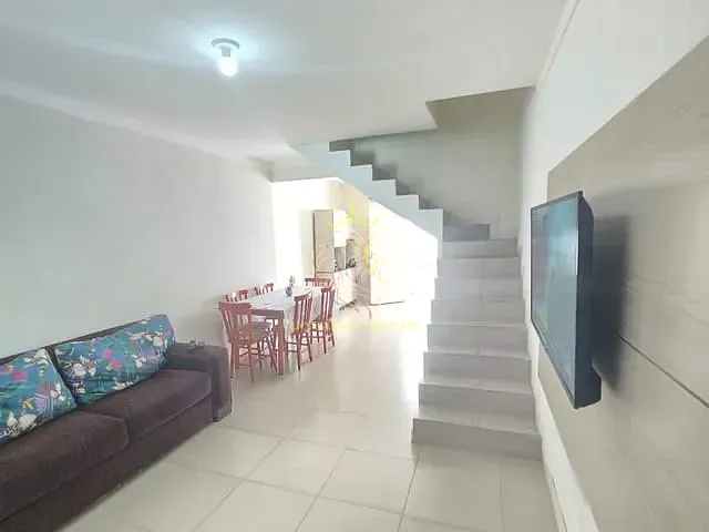 Sobrado 2 quartos e 2 banheiros, à venda, no bairro Santa Regina em Camboriú