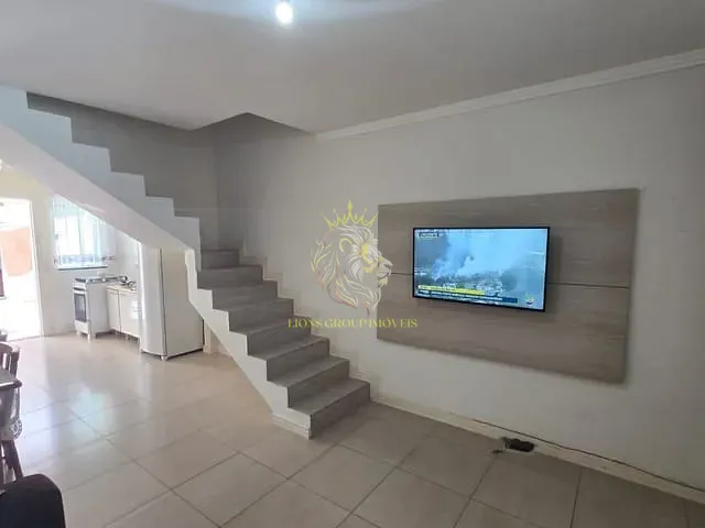 Sobrado 2 quartos e 2 banheiros, à venda, no bairro Santa Regina em Camboriú