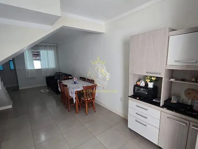 Sobrado 2 quartos e 2 banheiros, à venda, no bairro Santa Regina em Camboriú