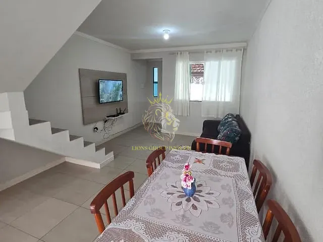 Sobrado 2 quartos e 2 banheiros, à venda, no bairro Santa Regina em Camboriú
