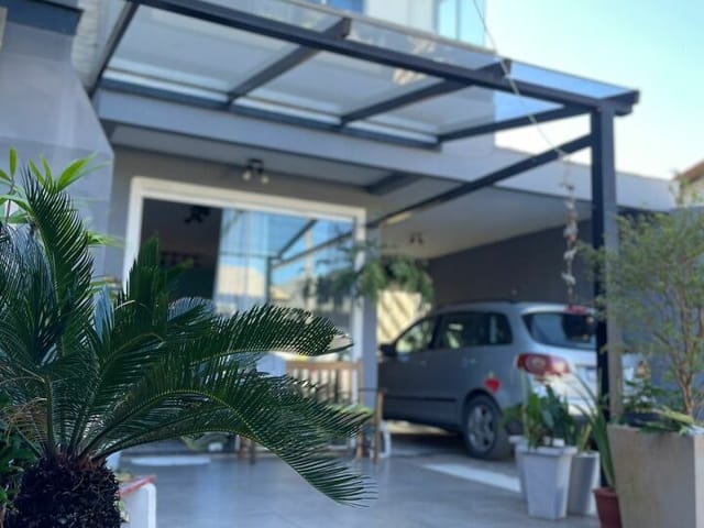 Sobrado com 127m² 2 quartos e 1 banheiro, à venda, no bairro São João do Rio Vermelho em Florianópolis