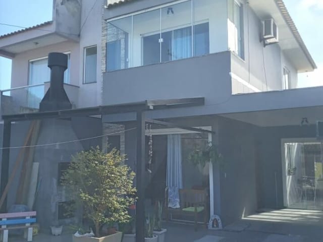 Sobrado com 127m² 2 quartos e 1 banheiro, à venda, no bairro São João do Rio Vermelho em Florianópolis