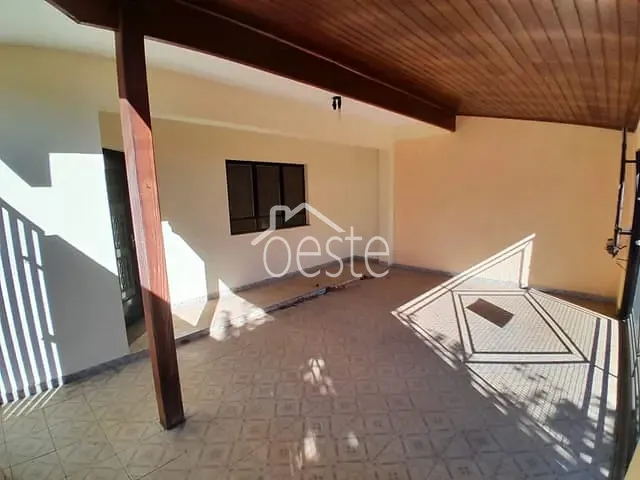 Sobrado com 200m² 3 quartos e 1 banheiro, para alugar, no bairro Vila Linópolis I em Santa Bárbara D'Oeste
