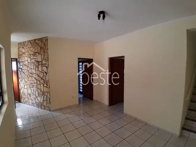 Sobrado com 200m² 3 quartos e 1 banheiro, para alugar, no bairro Vila Linópolis I em Santa Bárbara D'Oeste
