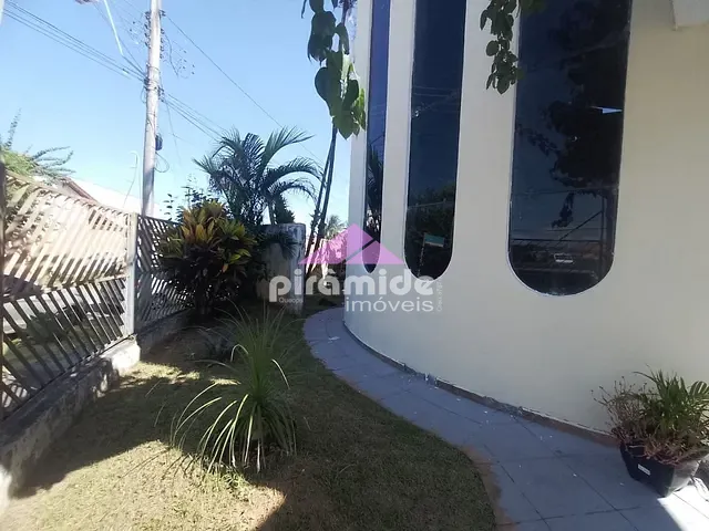 Sobrado com 500m² 5 quartos e 3 banheiros, à venda, no bairro Pontal de Santa Marina em Caraguatatuba
