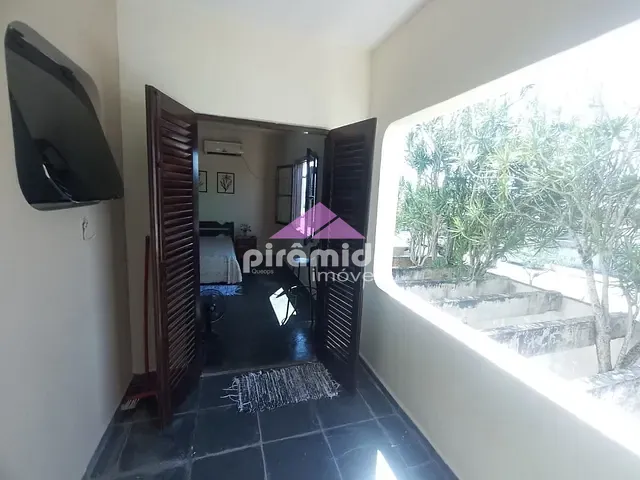 Sobrado com 500m² 5 quartos e 3 banheiros, à venda, no bairro Pontal de Santa Marina em Caraguatatuba