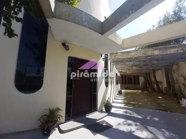 Sobrado com 500m² 5 quartos e 3 banheiros, à venda, no bairro Pontal de Santa Marina em Caraguatatuba