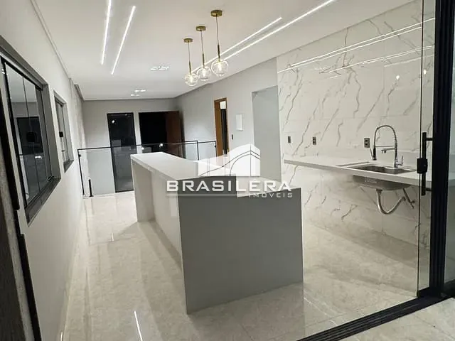 Casa com 300m² 3 quartos e 3 banheiros, à venda, no bairro Jardins Barcelona em Senador Canedo